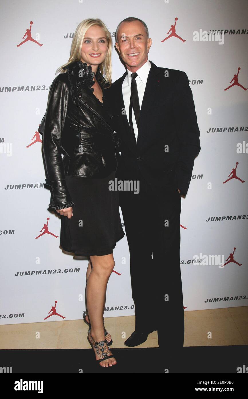 Sarah Marshall und Jean-Claude Jitrois besuchen das Abendessen in Ehren von Michael Jordan im Restaurant "Maison Blanche" in Paris, Frankreich. 18. Oktober 2006. Foto von Mehdi Taamallah/ABACAPRESS.COM Stockfoto