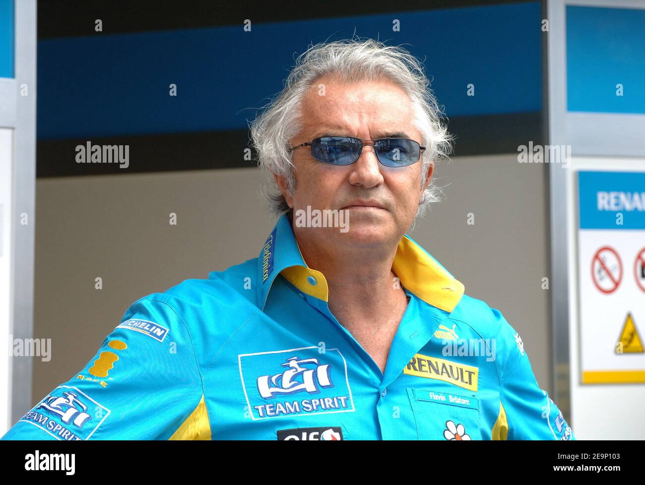Der Teamchef des Renault F1, der Italiener Flavio Briatore, war am 21. Oktober 2006 in Interlagos bei Sao Paulo in Brasilien im Qualifying der Formel 1 von Brazzil. Der Grand Prix von Brasilien F1 findet am Sonntag, den 22. Oktober statt. Foto von Christophe Guibbaud/Cameleon/ABACAPRESS.COM Stockfoto
