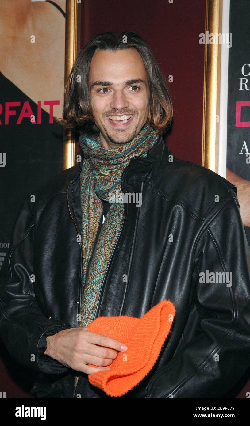 Der Zauberer David Jarre posiert für Bilder, als er zur Premiere von "DesAccord Parfait" kommt, die am 7. November 2006 im Aumont Marignan Theater in Paris, Frankreich, stattfand. Foto von Nicolas Khayat/ABACAPRESS.COM Stockfoto