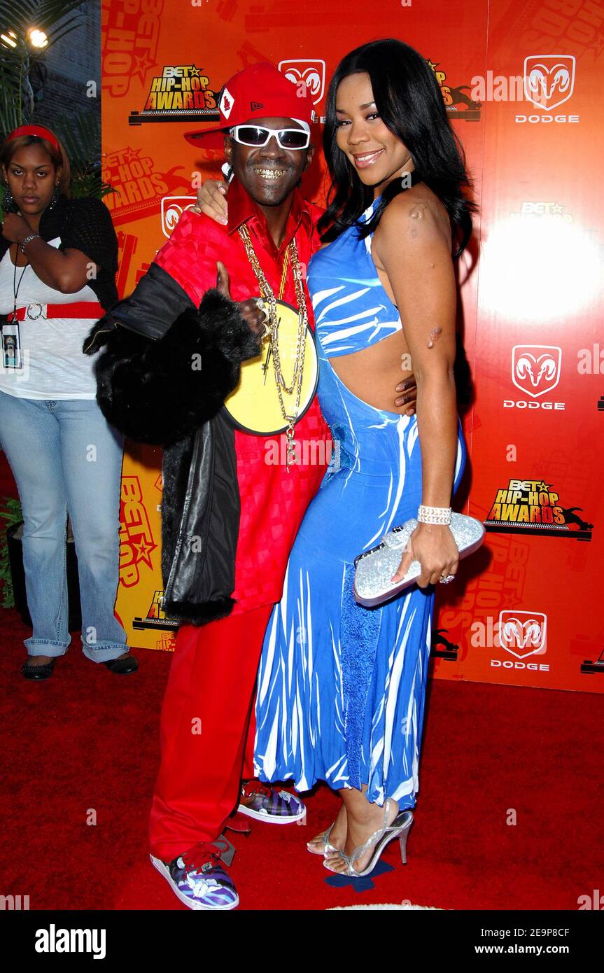 Flava Flav und Deelishis nehmen an den 2006 BET Hip Hop Awards Teil, die am Sonntag, den 12. November 2006 im Fox Theatre in Atlanta, GA, USA, stattfinden. Foto von Gregorio Binuya/ABACAPRESS.COM Stockfoto