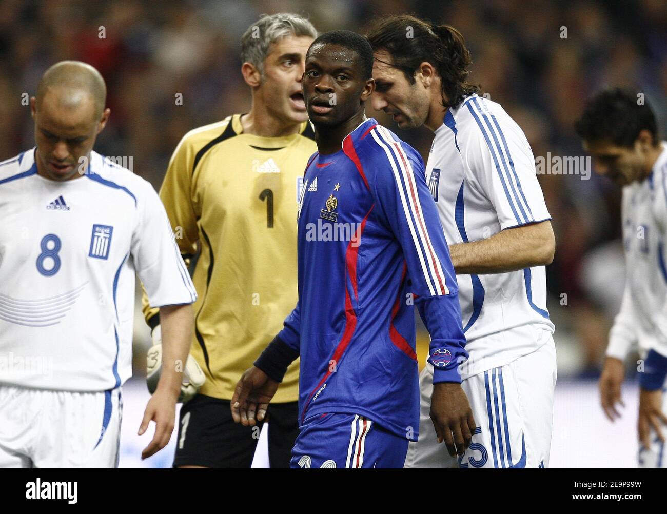 Frankreichs Louis Saha beim Internationalen Freundschaftsspiel, Frankreich gegen Griechenland beim Stade de France, in Paris, Frankreich am 15. November 2006. Frankreich gewann 1-0. Foto von Christian Liewig/ABACAPRESS.COM Stockfoto