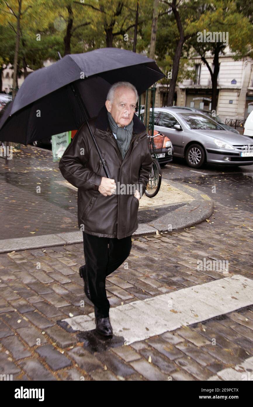 Marin Karmitz nimmt am 24. November 2006 an der Beerdigung des französischen Regisseurs Francis Girod auf dem Friedhof Montparnasse in Paris Teil. Foto von Mousse/ABACAPRESS.COM Stockfoto