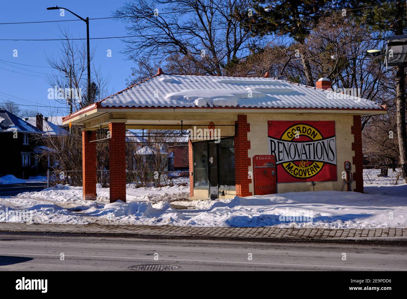 Ehemaliges Tankstellengebäude an der 60 Main Street in Ottawa, jetzt leer gelassen Stockfoto