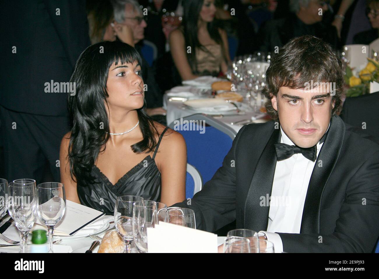 Spaniens Formel-1-Weltmeister Fernando Alonso und seine Freundin Raquel Rosario während der FIA Gala 2006 in Monaco am 8. Dezember 2006. Foto von Frederic Nebinger/ABACAPRESS.COM Stockfoto