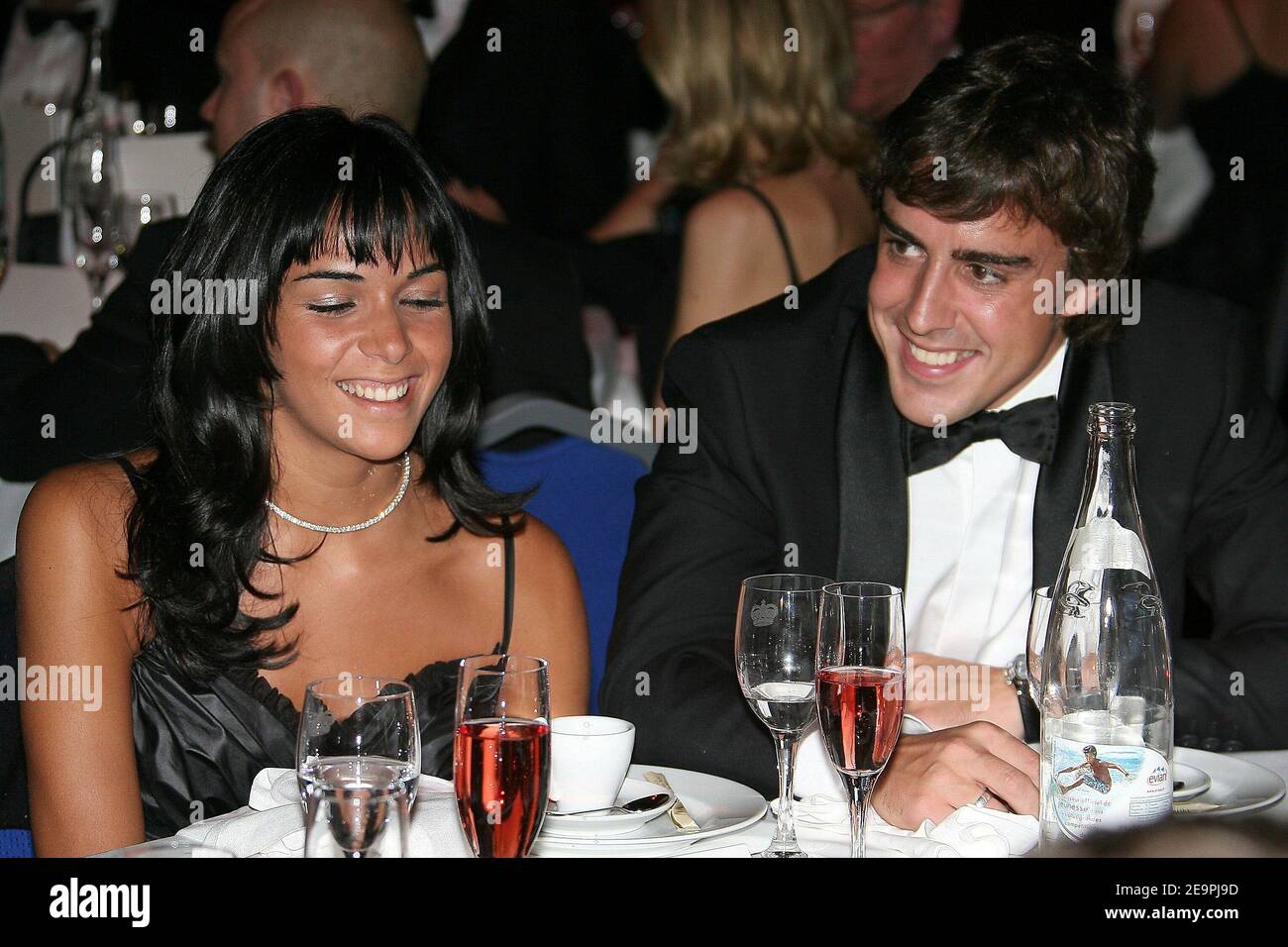 Spaniens Formel-1-Weltmeister Fernando Alonso mit seiner Freundin Raquel Rosario während der FIA Gala 2006 in Monaco am 8. Dezember 2006. Foto von Frederic Nebinger/ABACAPRESS.COM Stockfoto