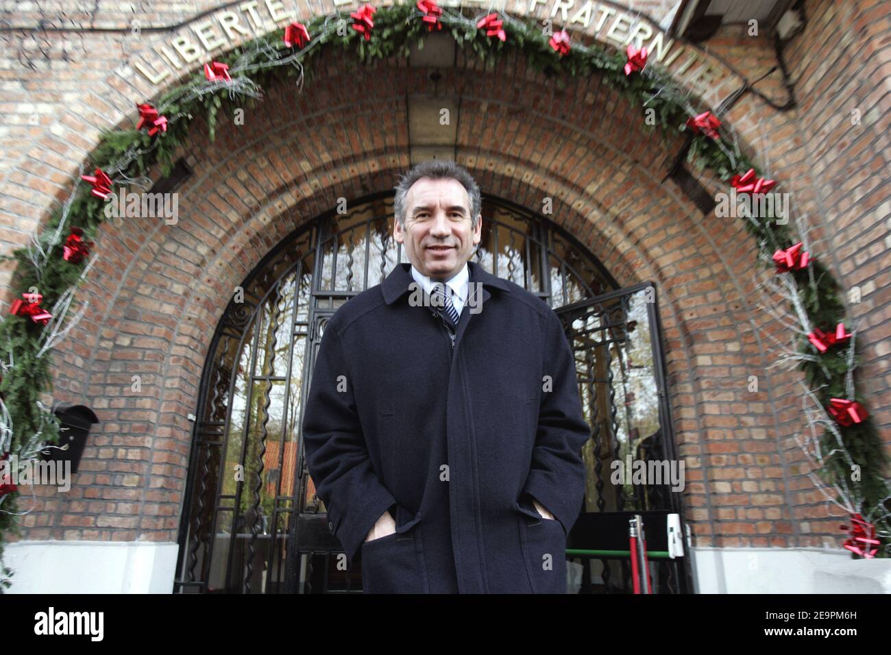 Der Führer der UDF und Präsidentschaftskandidat Francois Bayrou am 14. Dezember 2006 im Rathaus von Hem, in der Nähe von Lille, Frankreich. Foto von Corentin Fohlen/ABACAPRESS.COM Stockfoto