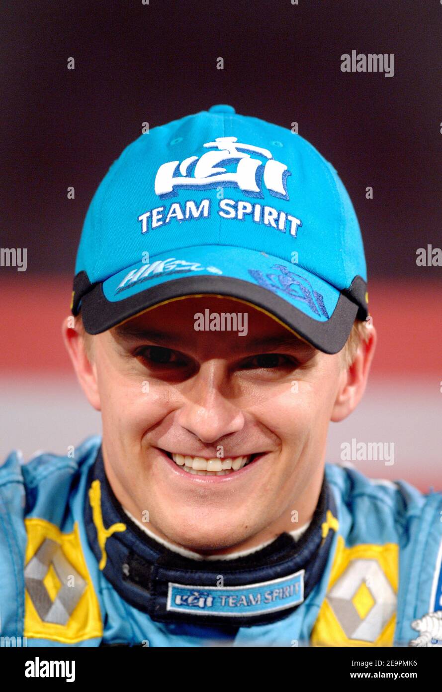 Der finnische Pilot Heikki Kovalainen reagiert auf eine Pressekonferenz beim "Race of Champions", das am 16. Dezember 2006 im Stade de France in Saint-Denis bei Paris stattfand. Foto von Nicolas Khayat/Cameleon/ABACAPRESS.COM Stockfoto