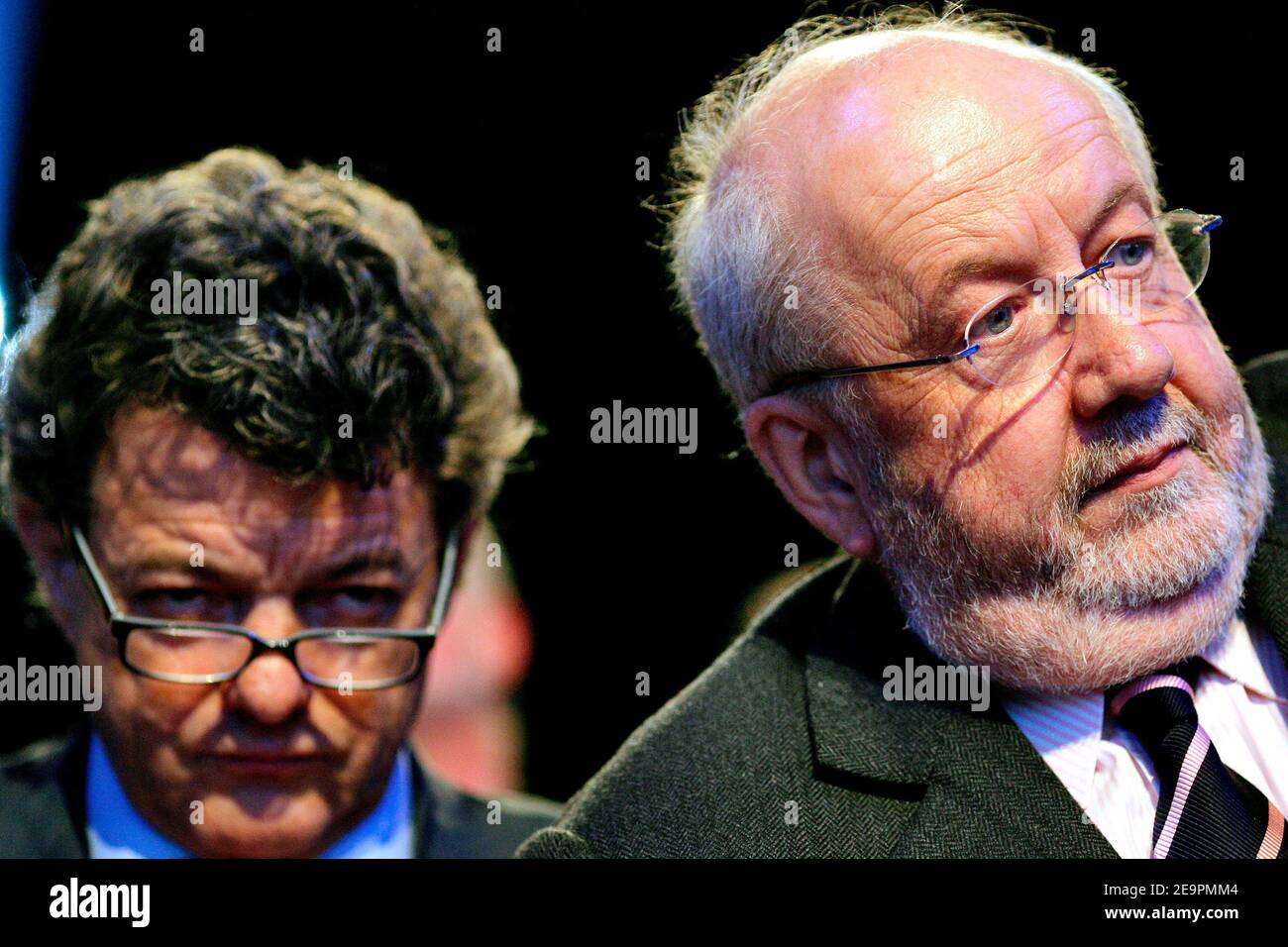 Der Minister für sozialen Zusammenhalt Jean-Louis Borloo, Co-Präsident der Partei mit Andre Rossinot, sitzt in der ersten Reihe während des Kongresses der französischen Radikalen Partei 107th, der am 16. Dezember 2006 auf der Equinoxe in Paris stattfand. Foto von Thierry Orban/ABACAPRESS.COM Stockfoto