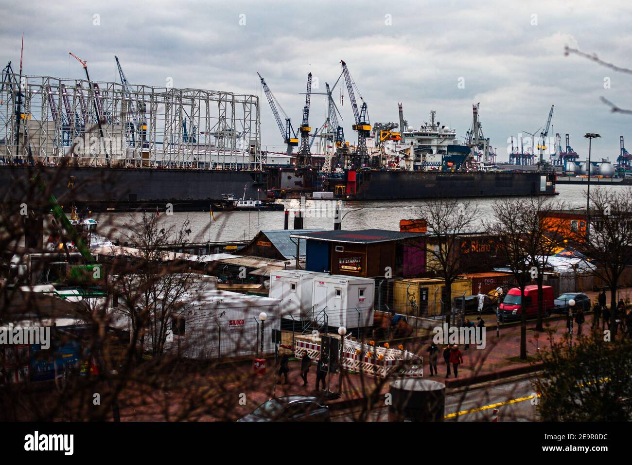 Hamburger Hafenszene an einem kalten Wochenende während der Sperre Stockfoto