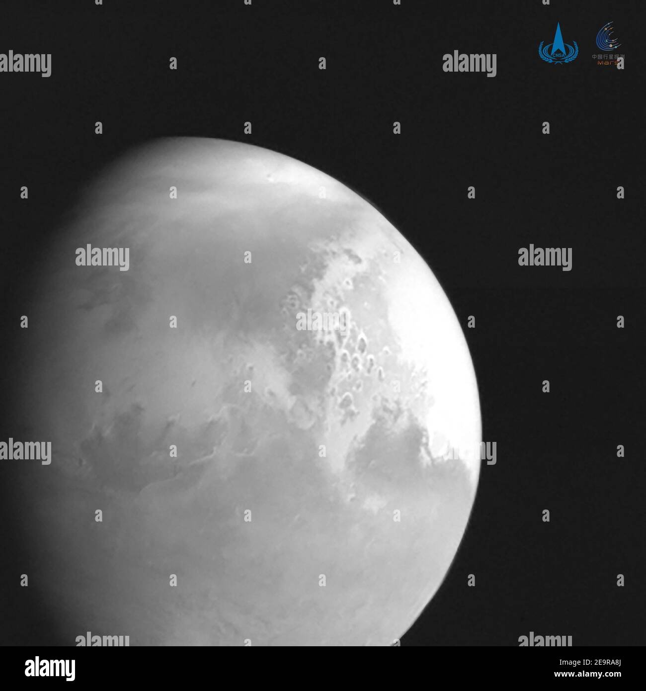 (210206) -- PEKING, 6. Februar 2021 (Xinhua) -- Foto veröffentlicht von der China National Space Administration (CNSA) zeigt das erste Bild des Mars von Mars-Sonde Tianwen-1 aus einer Entfernung von 2,2 Millionen km aufgenommen. Chinas Mars-Sonde Tianwen-1 durchgeführt seine vierte Orbitalkorrektur Freitagabend, nach der CNSA. Die Sonde führte die Orbitalkorrektur um 8 Uhr (Pekinger Zeit) durch, um sicherzustellen, dass die Sonde ein geplantes Rendezvous mit dem Mars erreicht. Sie hatte das erste Bild des Mars aus einer Entfernung von 2,2 Millionen km aufgenommen, nachdem sie etwa 197 Tage im Orbit unterwegs war und etwa 465 geflogen war Stockfoto