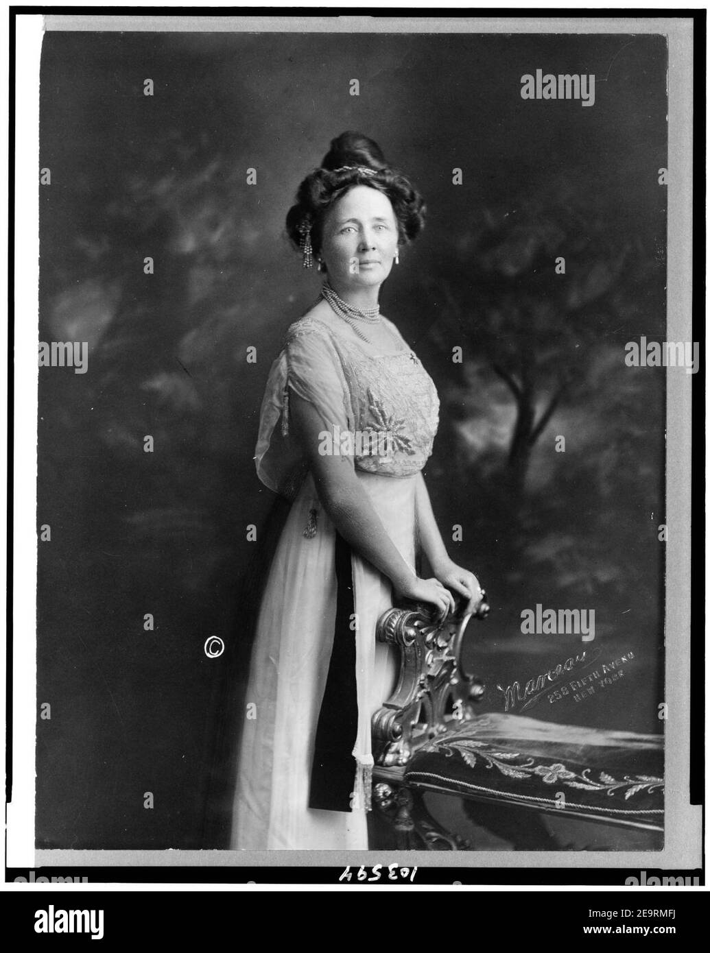 Mrs. James Longstreet, dreiviertel-Porträt, Vorderseite) - Marceau, 258 Fifth Avenue, New York Stockfoto