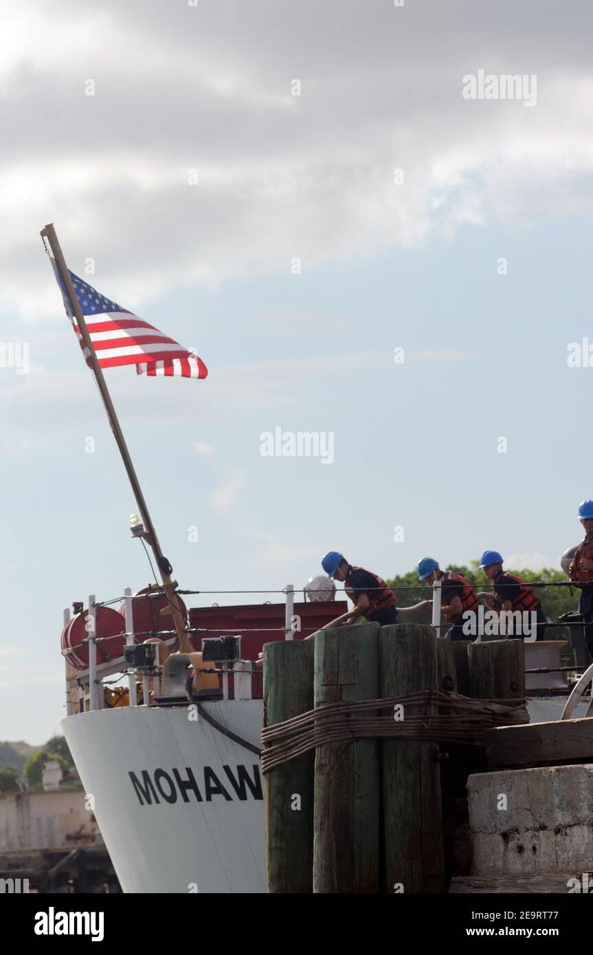 MSST Boston begrüßt zwei Küstenwache Cutter, führt Training auf Guantanamo Bay 110709 Stockfoto