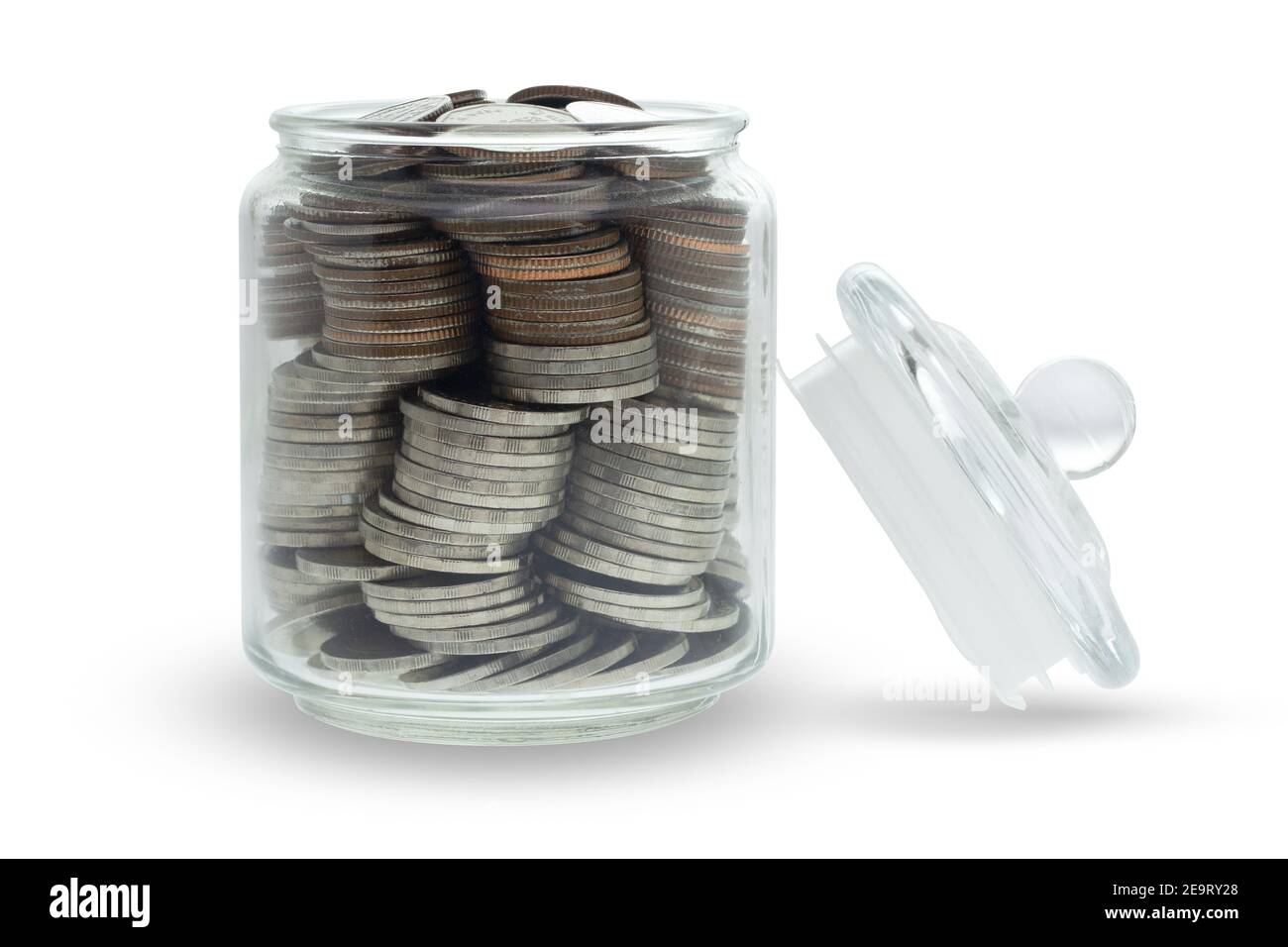Münze Geld sparen in Glas isoliert auf weißem Hintergrund Mit Beschneidungspfad Stockfoto