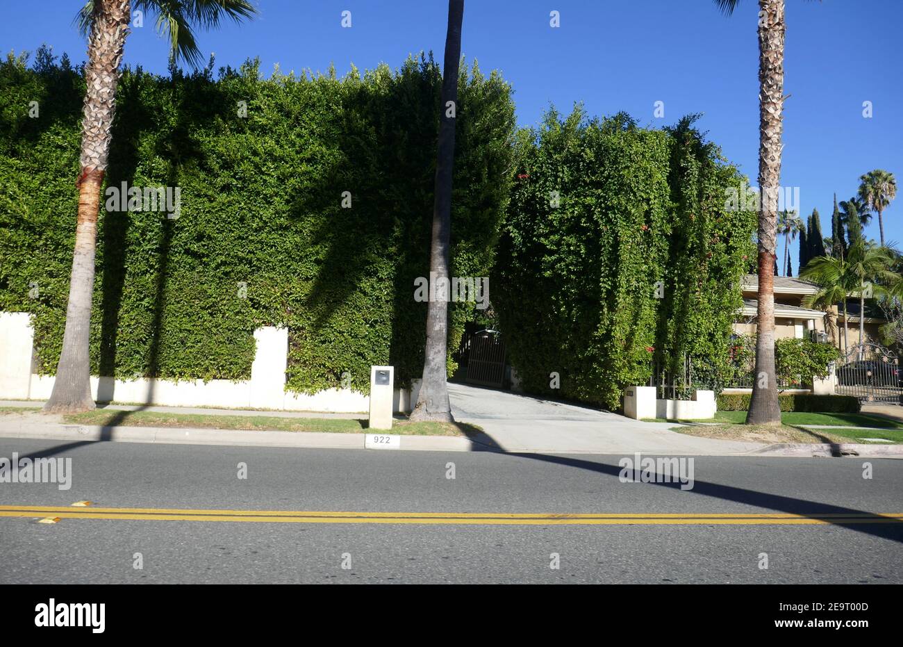 Beverly Hills, California, USA 5th. Februar 2021 EIN allgemeiner Blick auf die Atmosphäre von Zuhause am Benedict Canyon Drive am 5. Februar 2021 in Beverly Hills, Kalifornien, USA. Foto von Barry King/Alamy Stockfoto Stockfoto