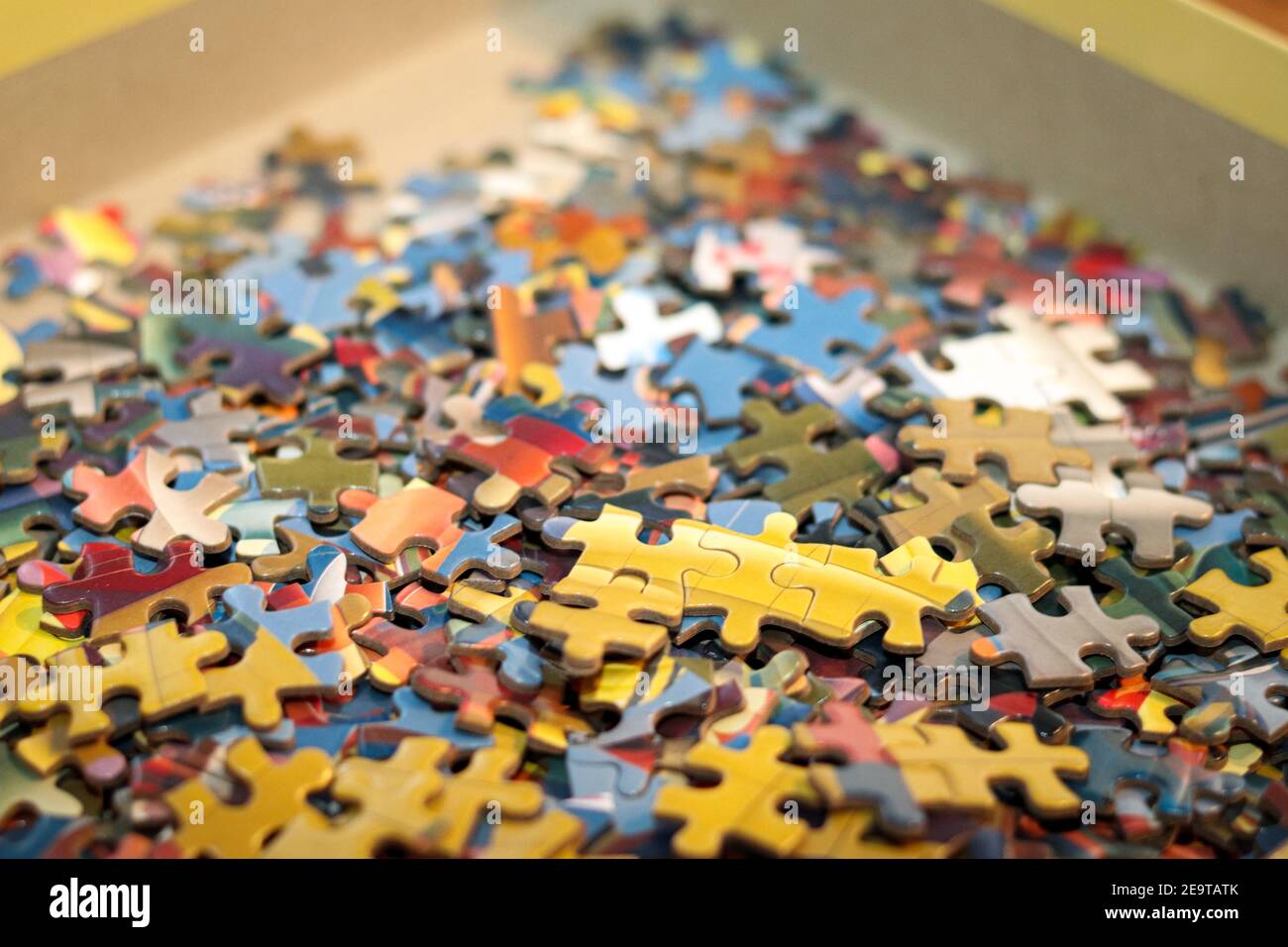 Puzzle Puzzleteile in einer Box Stockfoto