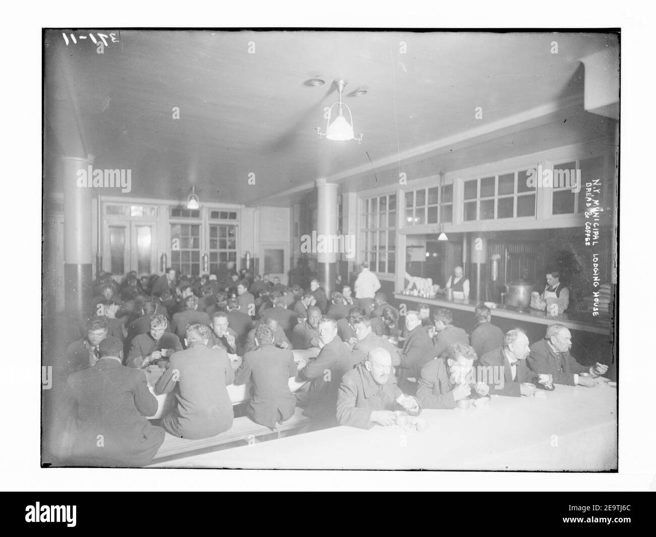 N.Y. Municipal Lodging House - Brot und Kaffee Stockfoto