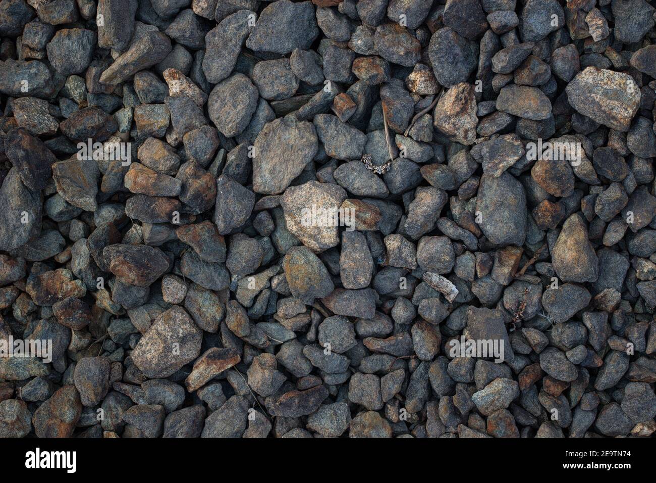 Die Textur des Steinkieses in verschiedenen Farben. Stockfoto