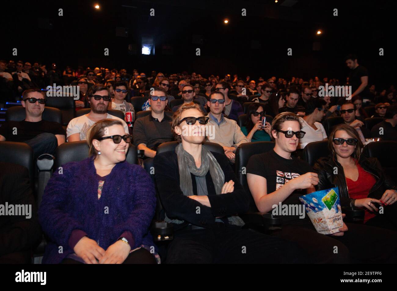 Tom Hiddleston im Vue Cinema Extreme sitzt in 3D Gläsern Stockfoto