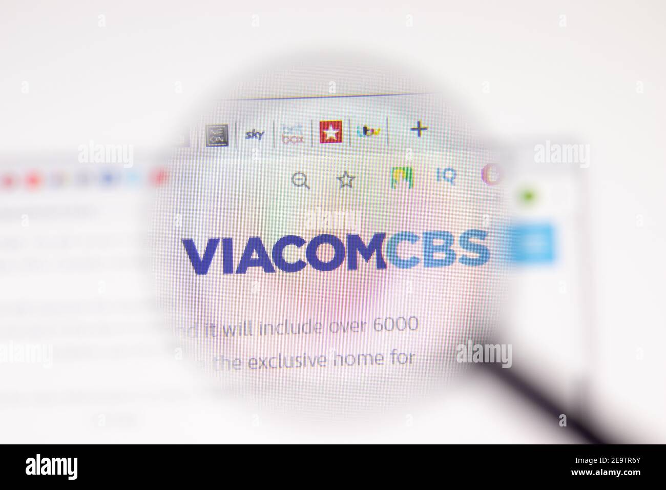 Los Angeles, USA - 1. Februar 2021: Viacom CBS viacomcbs Webseite. Viacomcbsnordics.com Logo auf dem Display, illustrative Editorial Stockfoto