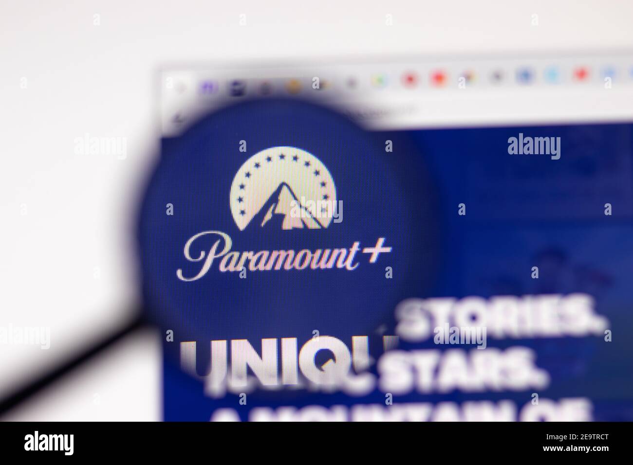 Los Angeles, USA - 1. Februar 2021: Paramount Plus Webseite. Paramountplus.com Logo auf dem Display, illustrative Editorial Stockfoto