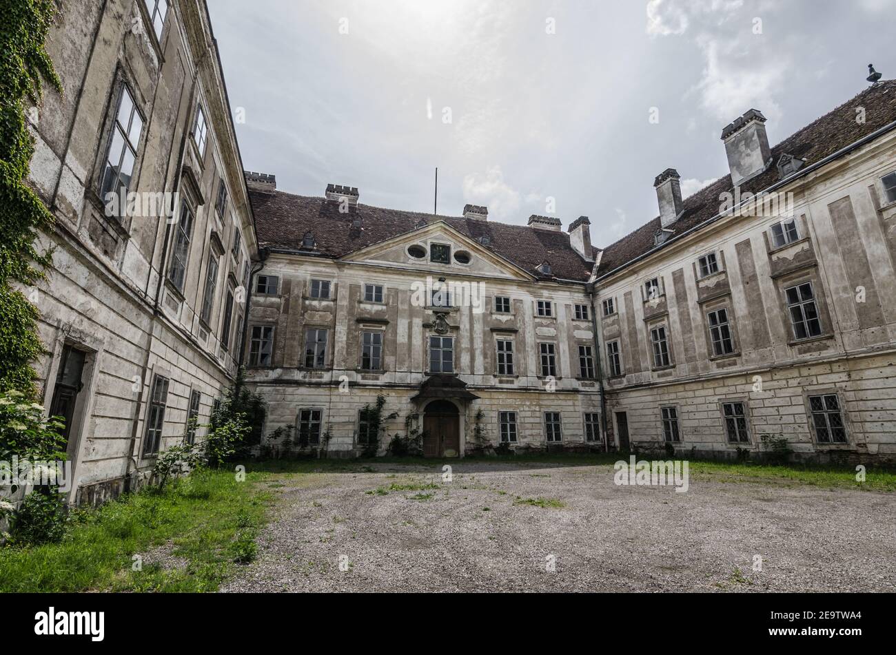 Altes Schloss Gebäude komplette Aussicht Stockfoto