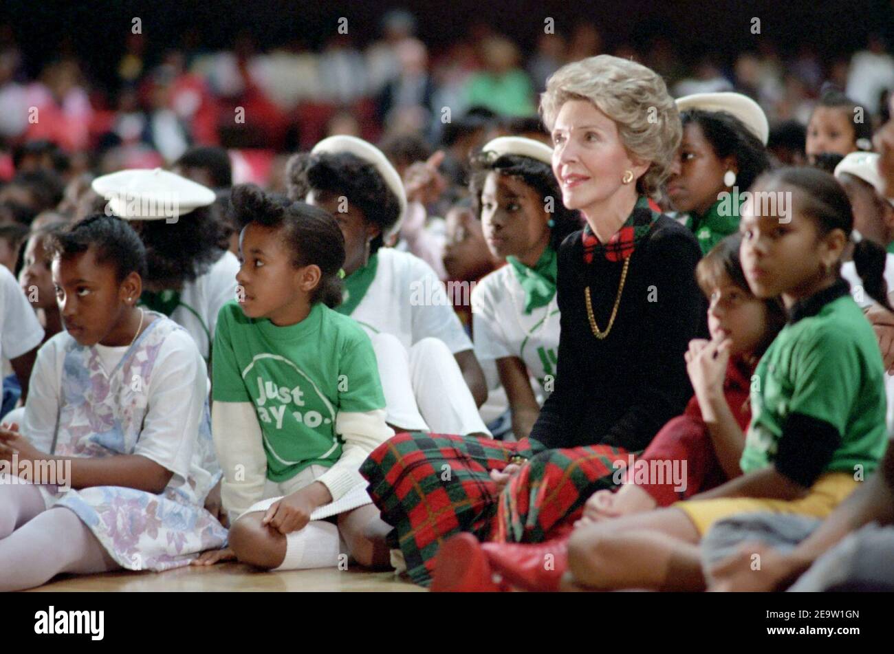 Nancy Reagan Teilnahme an einer "Just Say No"-Rallye mit Kindern in der Kaiser Arena in Oakland, Kalifornien. Stockfoto