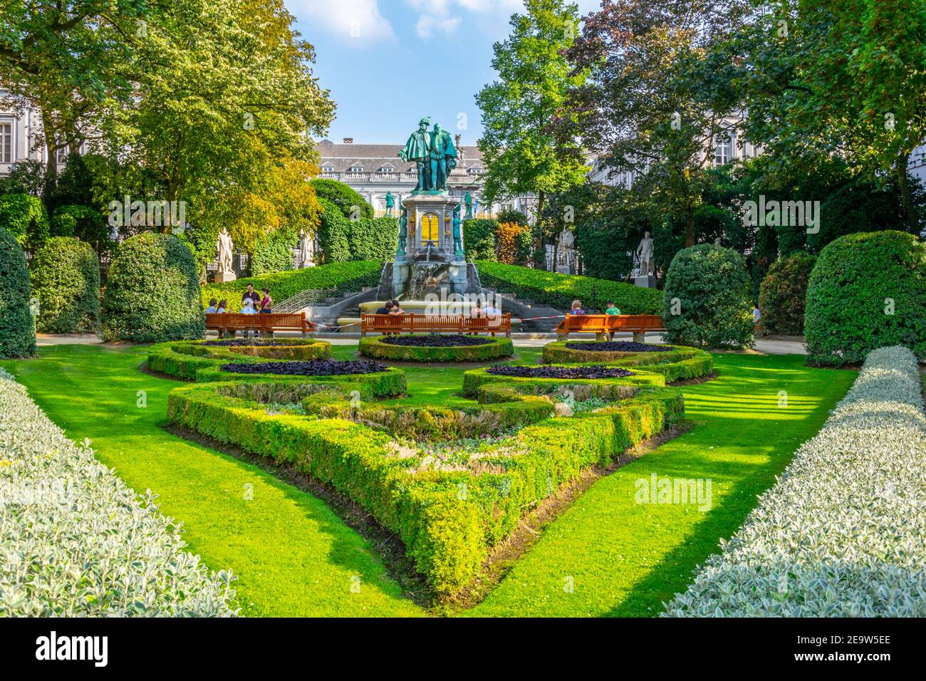 Statue der Grafen Egmont und Hoorn auf dem Platz Petit Sablon in Brüssel, Belgien Stockfoto