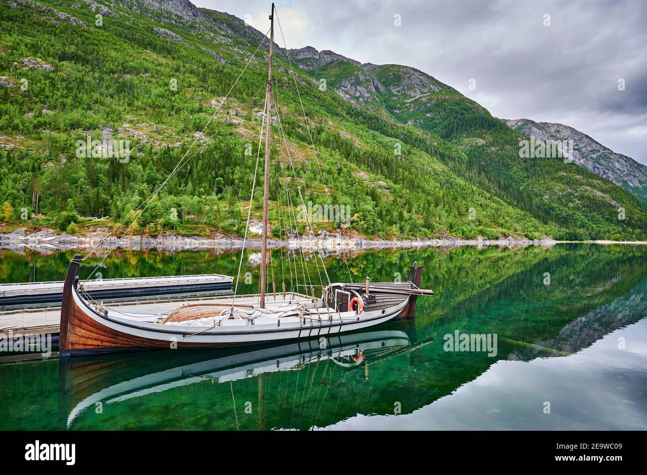 Mosjøen ist eine Stadt in der Gemeinde Vefsn in Nordland, Norwegen. Mosjøen ist die älteste Stadt in der Region Helgeland. Stockfoto