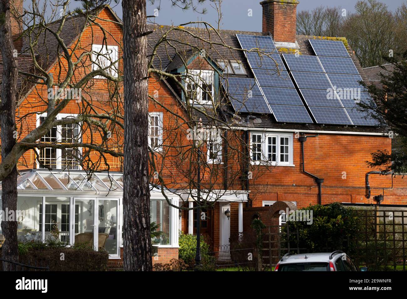 Solar, Panel, Array, ein, Haus, Dach, groß, Isle of Wight, England, Großbritannien, Stockfoto