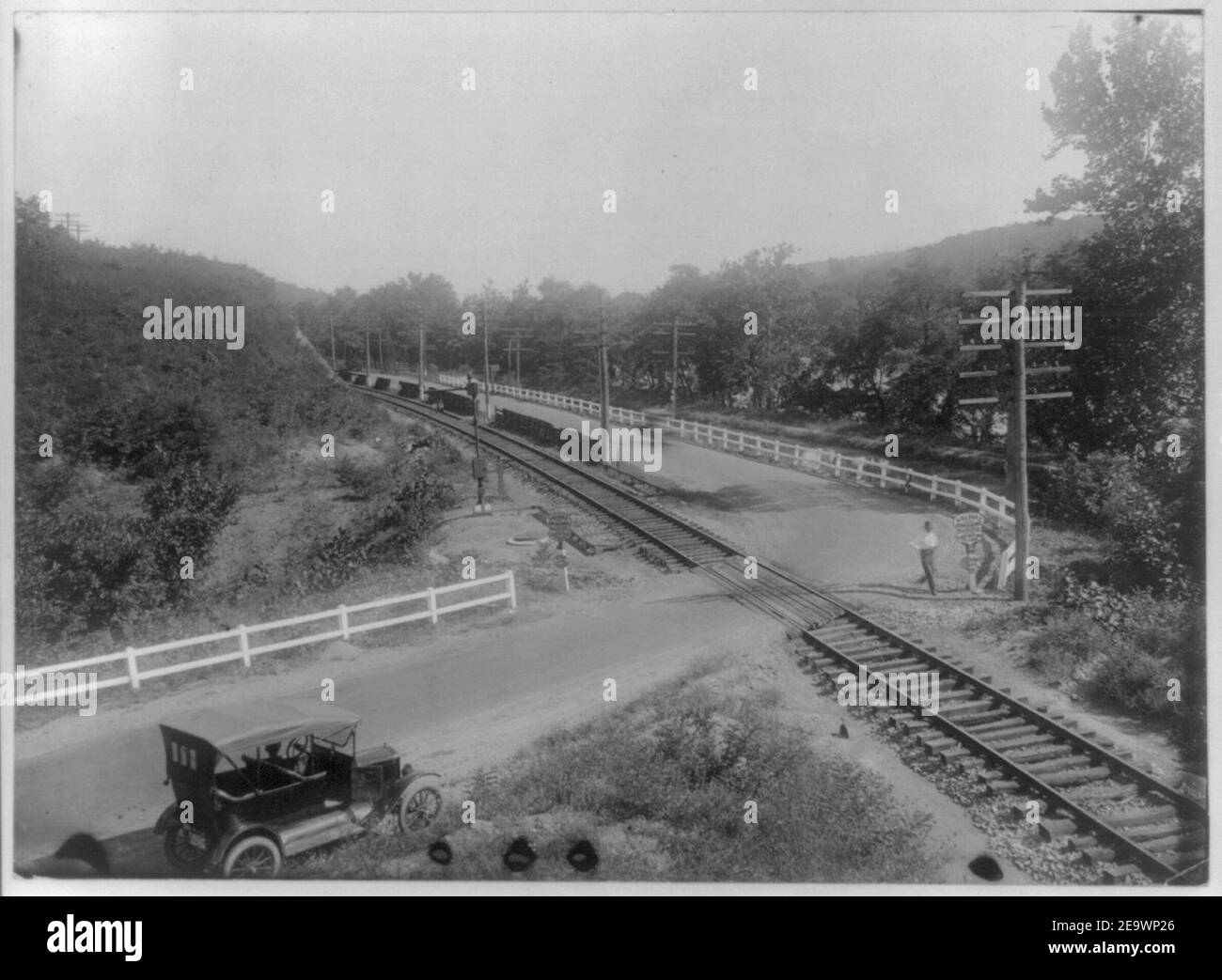 National Pike, (und Spuren von) Western Maryland R. R., (entlang) C. & O. Canal, östlich von Hancock, MD. Stockfoto
