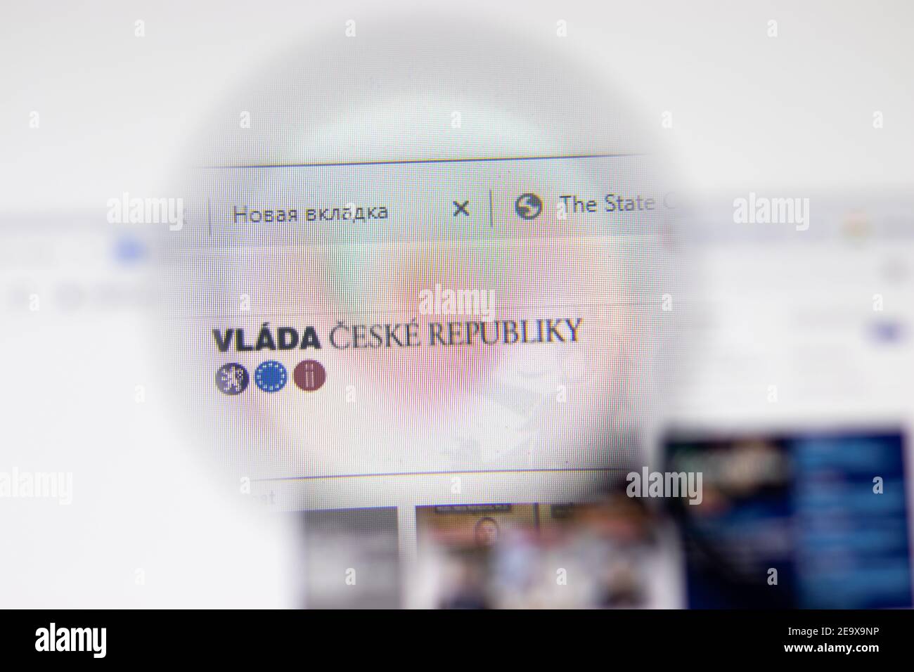 Los Angeles, USA - 1. Februar 2021: Website der Regierung der Tschechischen Republik. Vlada.cz Logo auf dem Display, illustrative Editorial Stockfoto