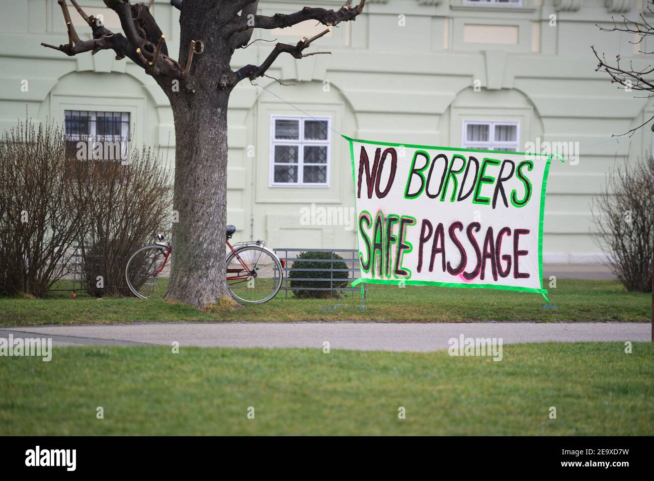 Wien, Österreich. Februar 2021, 6th. gedenkmarsch für alle Flüchtlinge in Wien. Quelle: Franz Perc / Alamy Live News Stockfoto