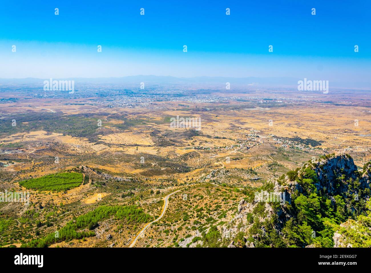 Luftaufnahme von Nicosia/Lefkosa von der Burg Buffavento in Zypern Stockfoto