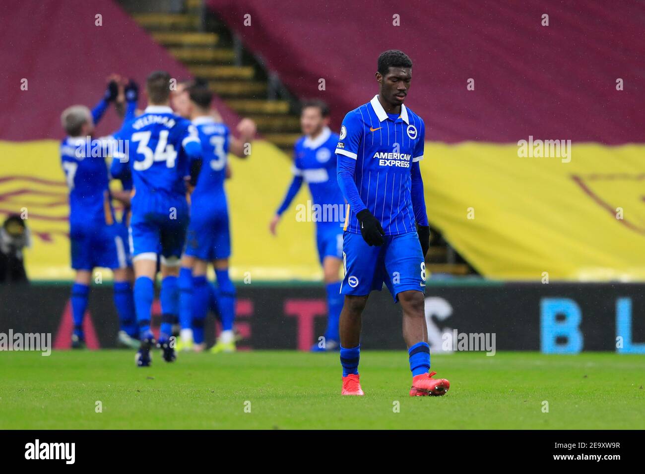 Yves Bissouma #8 von Brighton & Hove Albion scheint sich nicht an der Torfeier in Burnley, Großbritannien, am 2/6/2021 zu beteiligen. (Foto von Conor Molloy/News Images/Sipa USA) Stockfoto