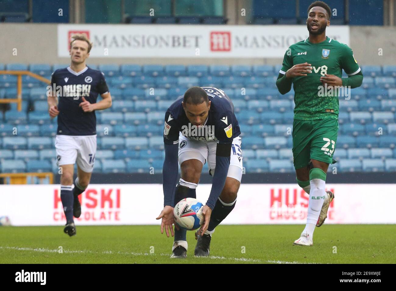 LONDON, ENGLAND. FEB 6th: Kenneth Zohore von Millwall feiert nach dem Tor während der Sky Bet Championship Spiel zwischen Millwall und Sheffield Mittwoch in Den, London am Samstag 6th Februar 2021. (Quelle: Federico Maranesi, Mi News) Stockfoto