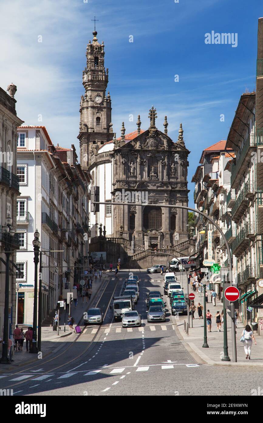 Porto, Portugal - 24. August 2020: Clerigos Kirche in Porto, Portugal. Stockfoto