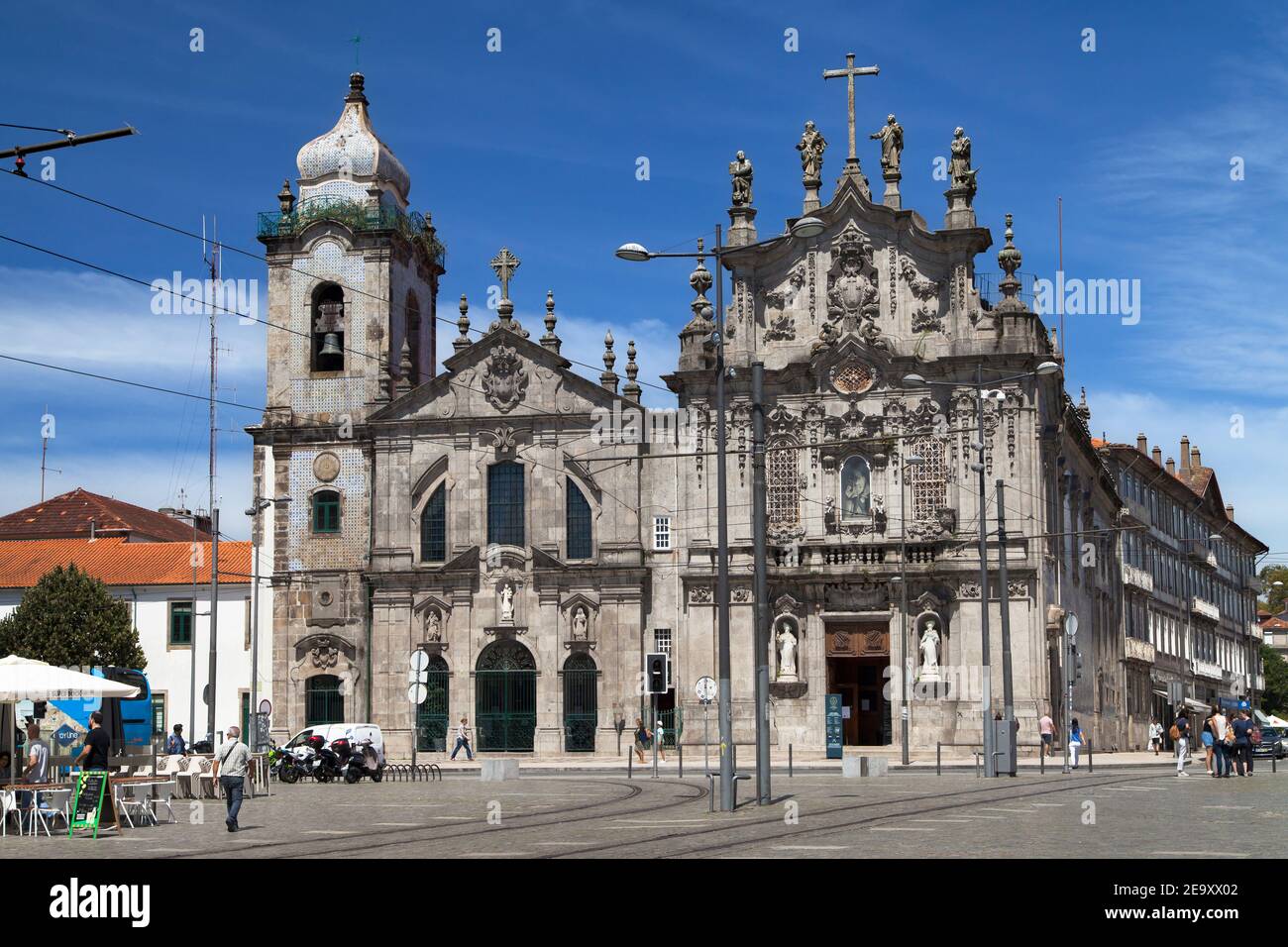 Porto, Portugal - 24. August 2020: Carmo- und Carmelitas-Kirchen in Porto, Portugal. Stockfoto