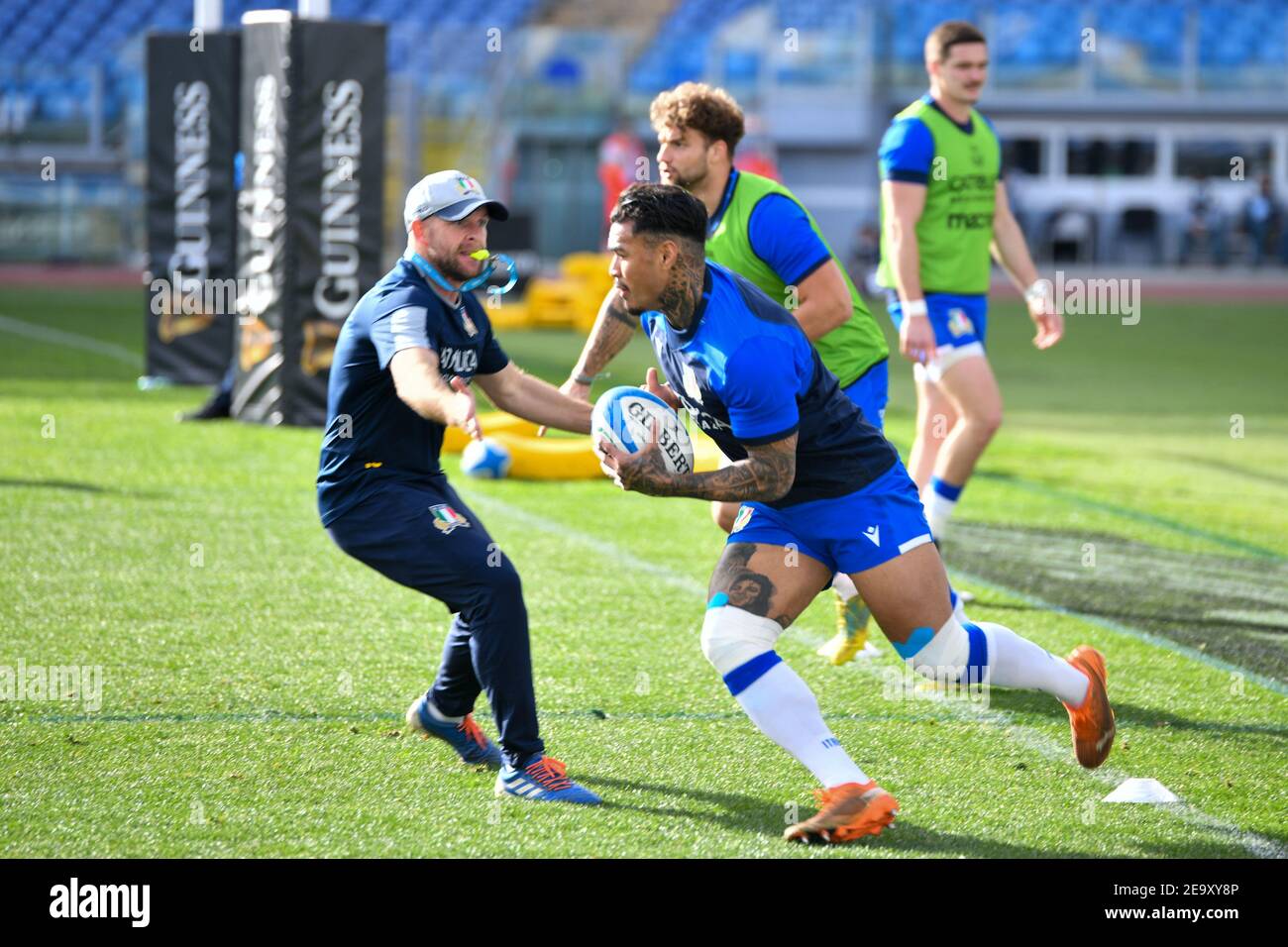 Rom, Italien. Februar 2021, 6th. Rom, Italien, Stadio Olimpico, 06. Februar 2021, Montanna Ioane (Italien) während Italien gegen Frankreich - Rugby Six Nations Spiel Credit: Carlo Cappuccitti/LPS/ZUMA Wire/Alamy Live News Stockfoto