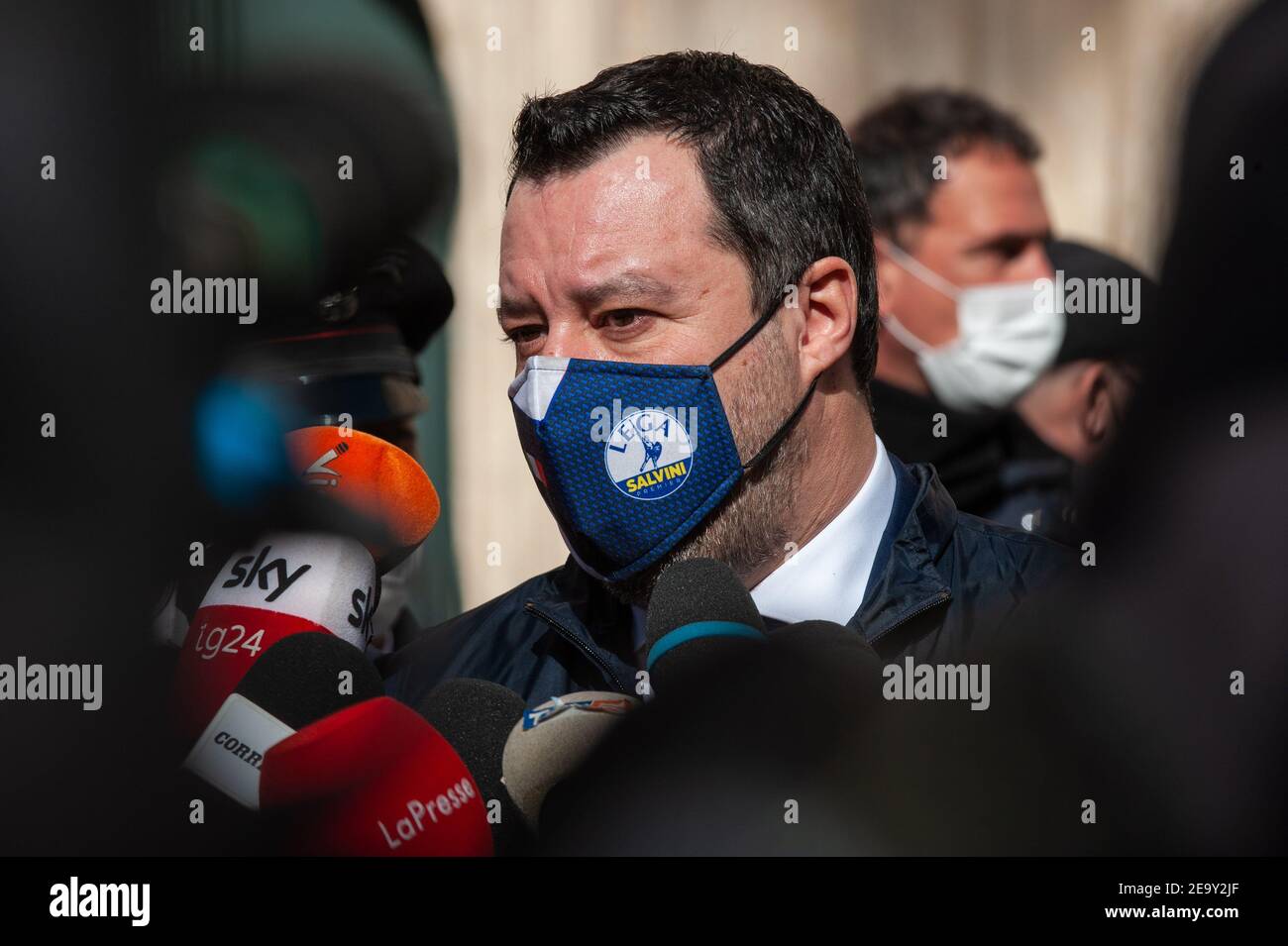 Rom, Italien 2. Februar 2021: Lega-Führer Matteo Salvini macht seine Erklärungen an die Presse am letzten Tag der Konsultationen, Montecitorio. Stockfoto