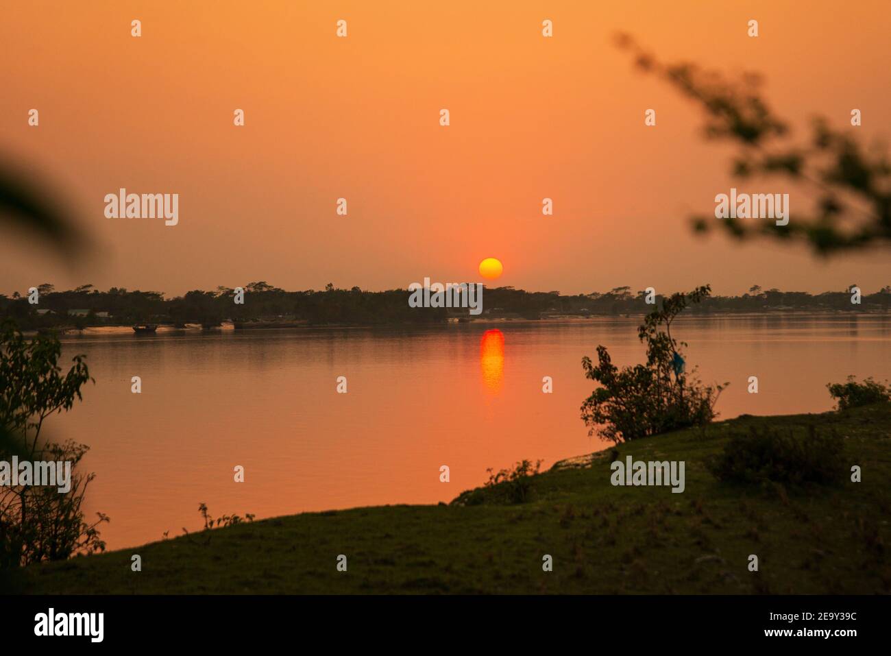 Sonnenuntergang auf der Batiaghata, Khulna, Bangladesch. Stockfoto