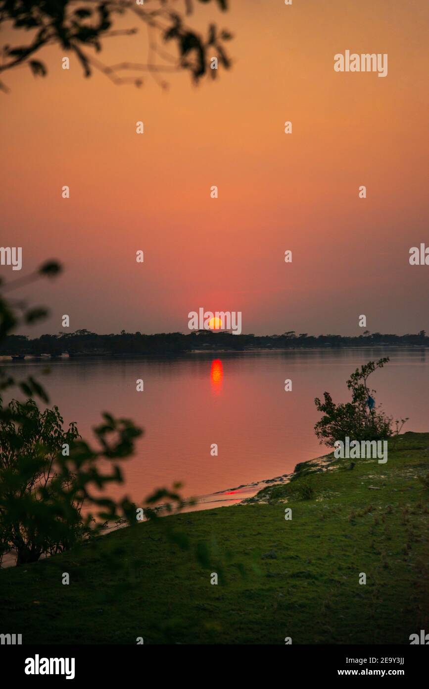 Sonnenuntergang auf der Batiaghata, Khulna, Bangladesch. Stockfoto