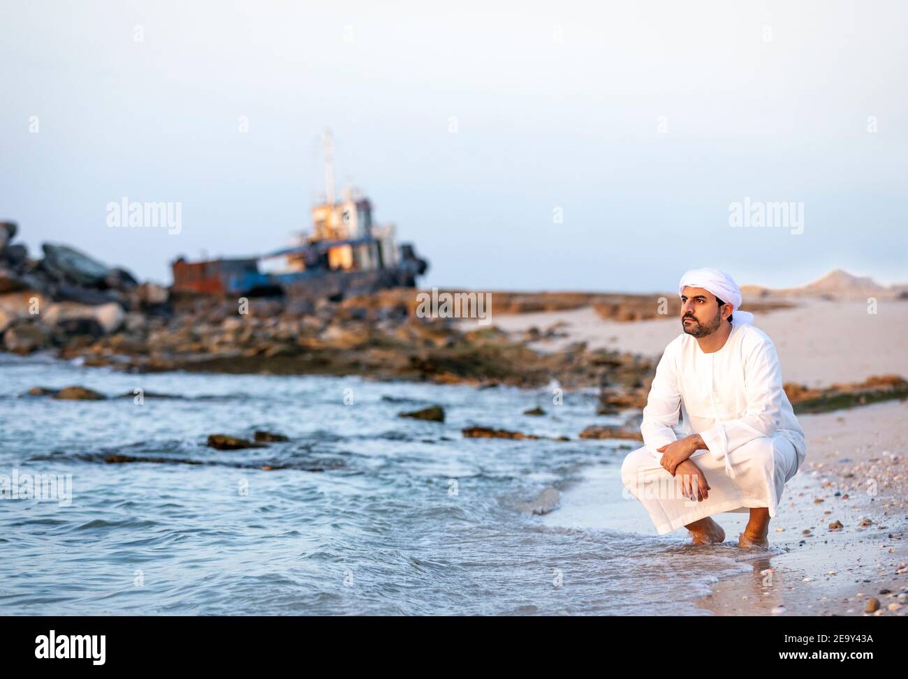 emiratian an einem Strand in den Vereinigten Arabischen Emiraten Stockfoto
