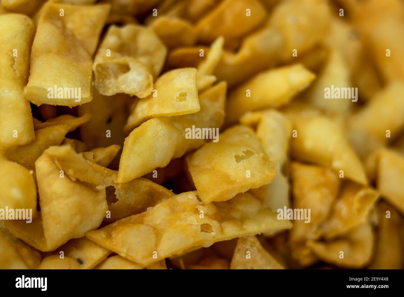 Verschiedene Arten von traditionellen lokalen Essen nimki, süß, nameken und herzhaften Snacks, etc. Und Verkauf auf der Straße Stockfoto