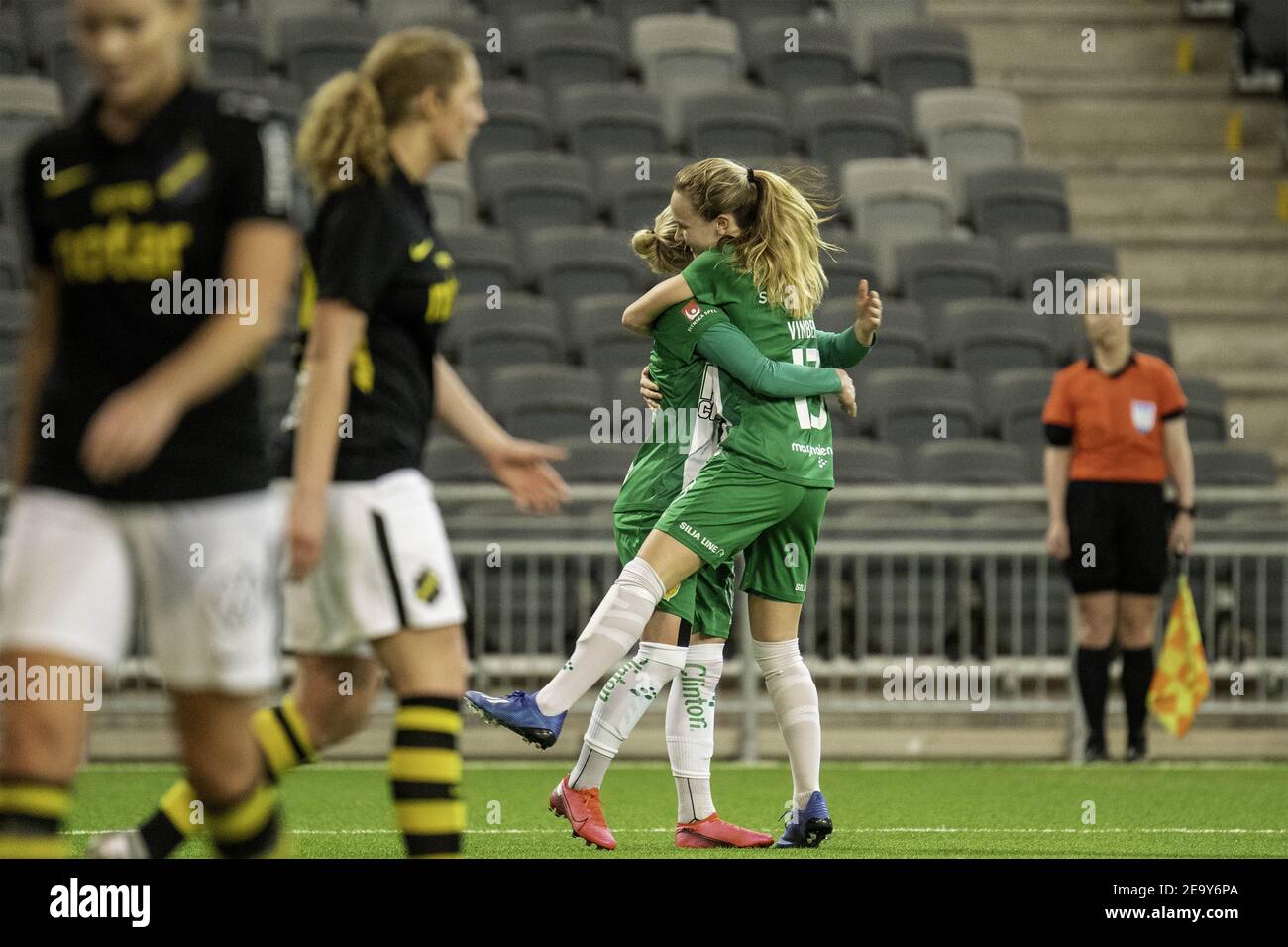 Stockholm, Schweden. Februar 2021, 06th. Hammarby feiert während des Halbfinales der Volkswagen Stockholm Challenge zwischen Hammarby und AIK in der Tele2 Arena in Stockholm, Schweden Credit: SPP Sport Press Photo. /Alamy Live Nachrichten Stockfoto