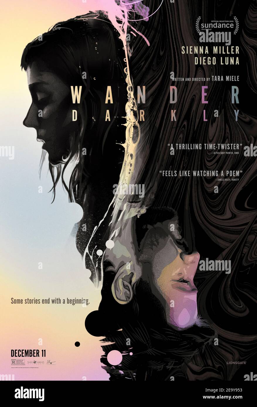 Wander Darkly (2020) Regie: Tara Miele mit Diego Luna, Sienna Miller und Beth Grant. Adrienne und Matteo erinnern sich an ihre Vergangenheit und sind gezwungen, mit Traumata zu rechnen. Stockfoto
