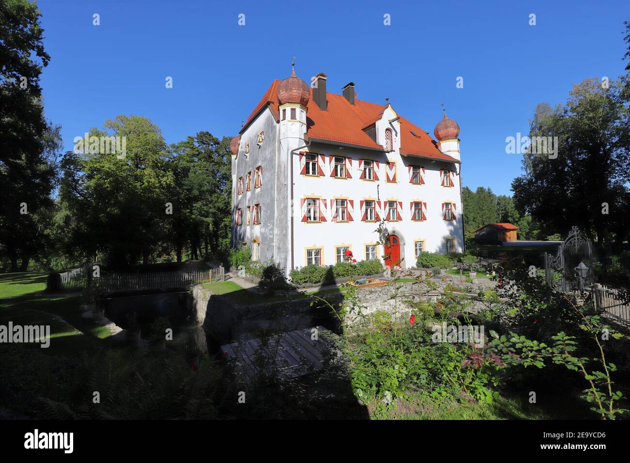 DEUTSCHLAND, BAYERN, WAGING AM SEE - 21. SEPTEMBER 2019: SCHLOSS GESSENBERG Stockfoto