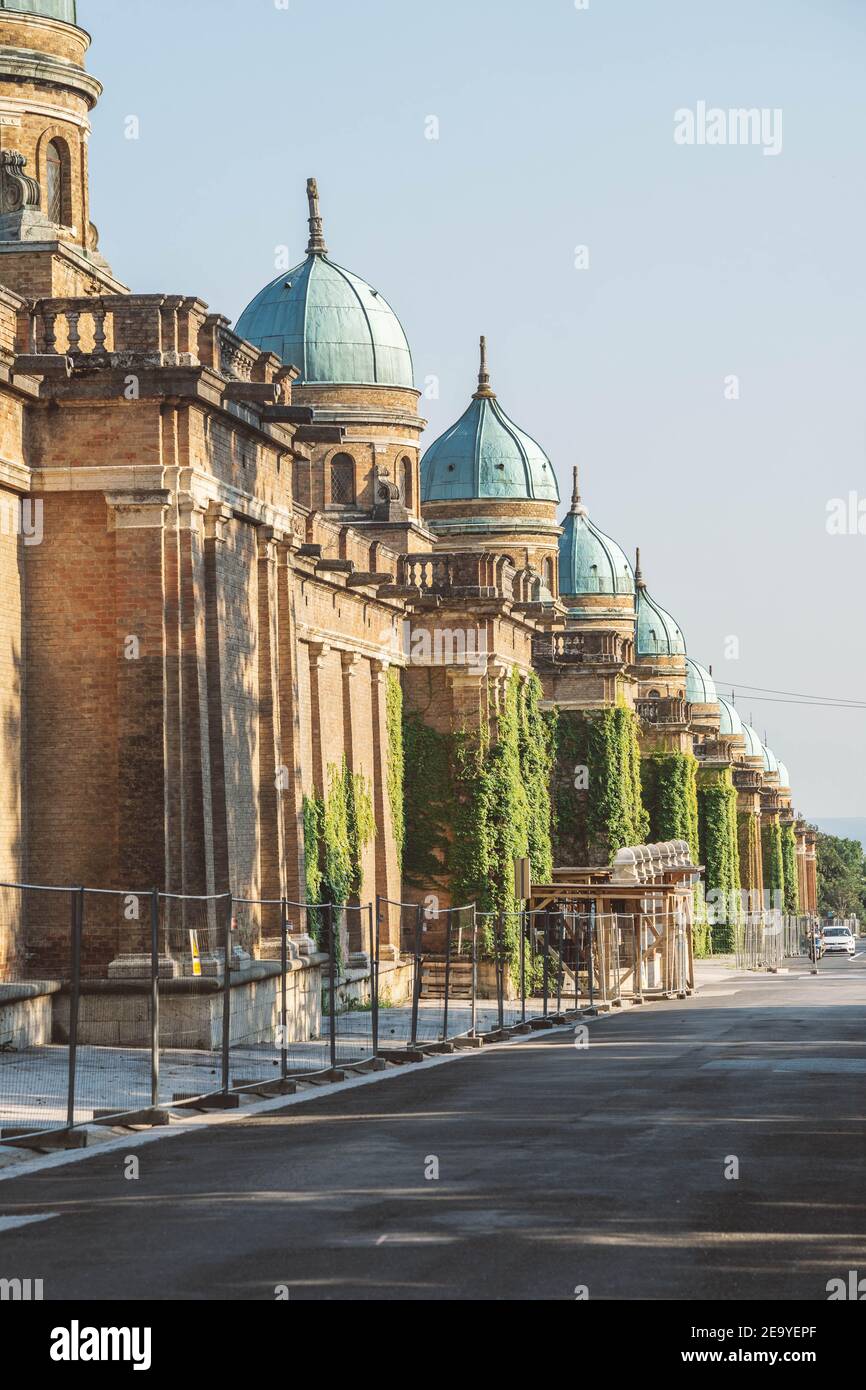 Zagreb, Kroatien - 9. Aug 2020: Außenansicht des Friedhofs von Mirogoj nach dem Erdbeben von 2020 Stockfoto