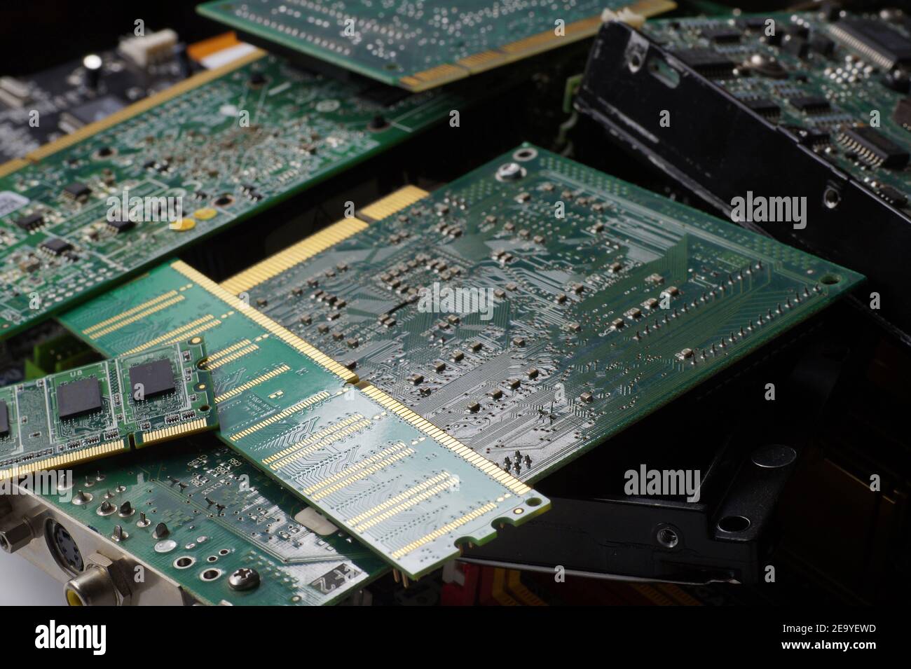 Große Nahaufnahme. RAM-Module, die hauptsächlich als Hauptspeicher in PCs, Workstations und Servern verwendet werden. Stockfoto