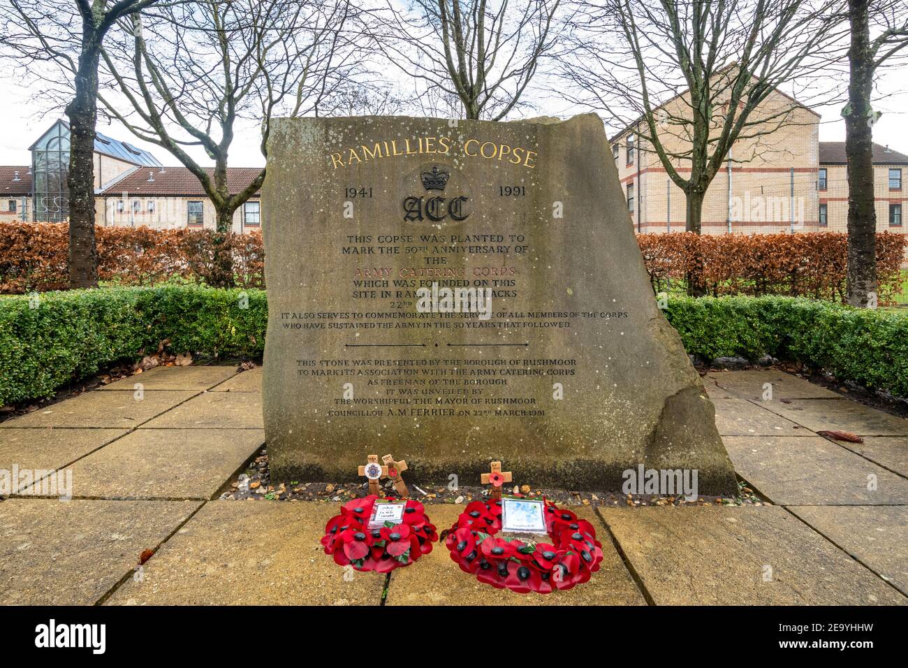 Denkmal oder Gedenkstein zum Gedenken an 50 Jahre des Armee-Catering-Corps in der Ramillies-Kaserne, Aldershot, Hampshire, England, Großbritannien Stockfoto