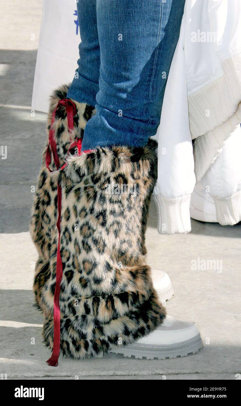 Spielgefährtin Jenny McCarthy beim Spaziergang in der Main Street für das Sundance Film Festival 2005 in Park City, UT, USA am 21. Januar 2005. Foto von Charles Guerin/ABACA. Stockfoto